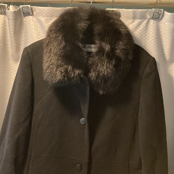 Woman’s black long wool coat with fox fur collar - Picture 2 of 5